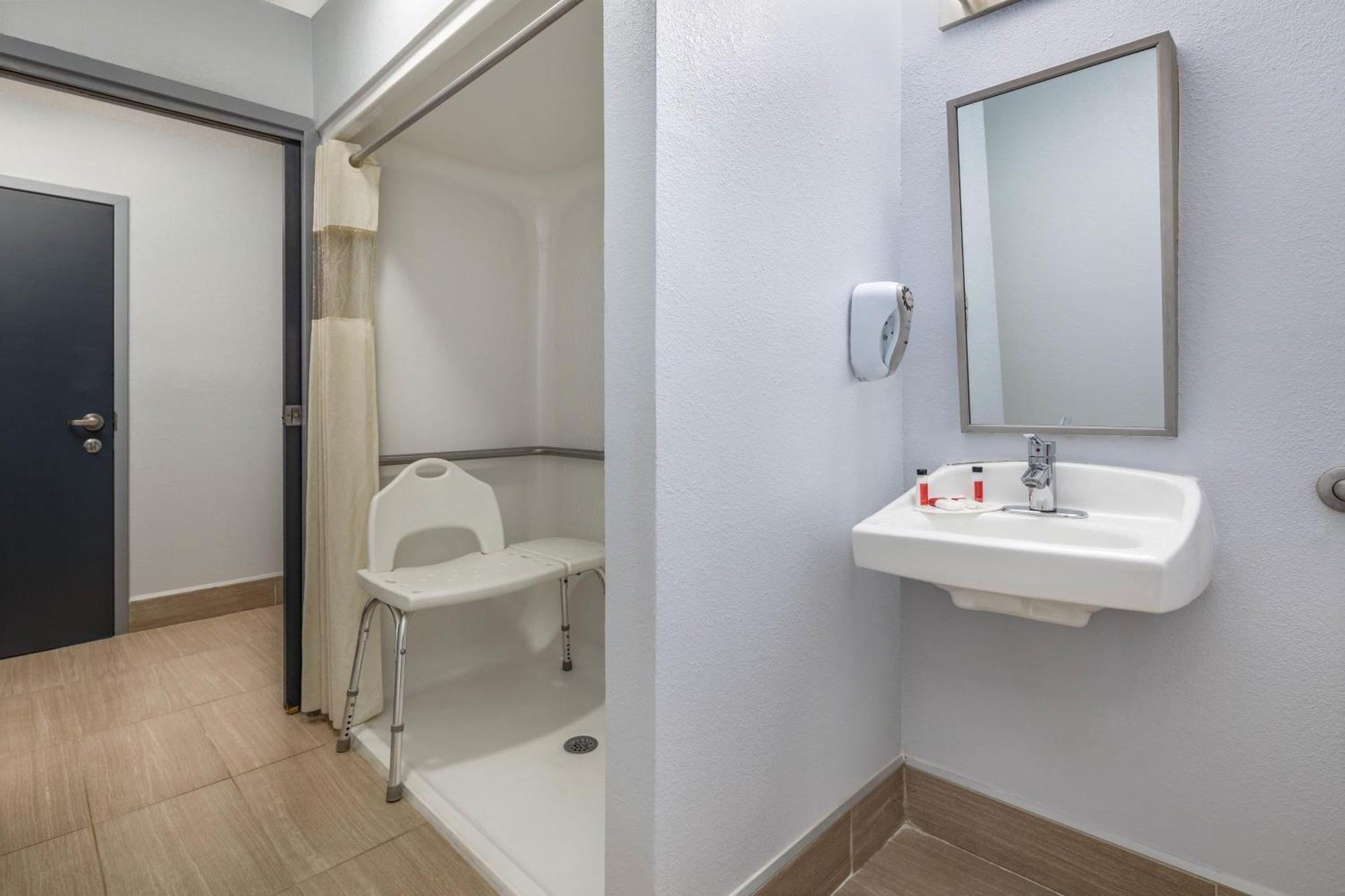 Microtel Inn By Wyndham Lake Norman Cornelius Exterior foto