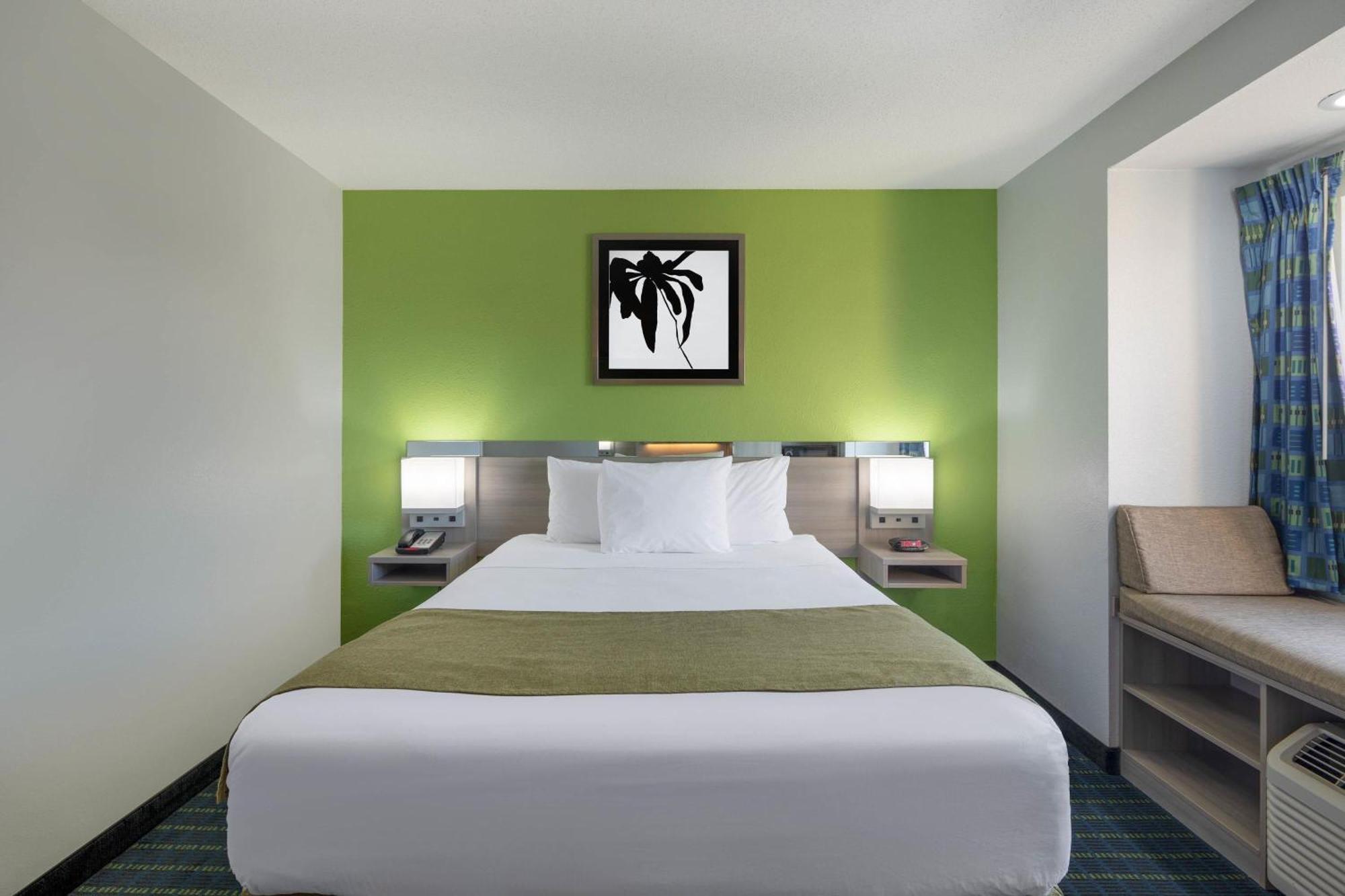 Microtel Inn By Wyndham Lake Norman Cornelius Exterior foto
